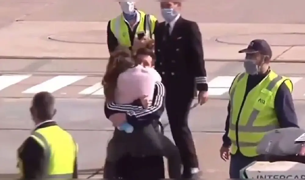 Antonella y Lionel Messi se fundieron en un interminable abrazo. Foto: captura/Goal