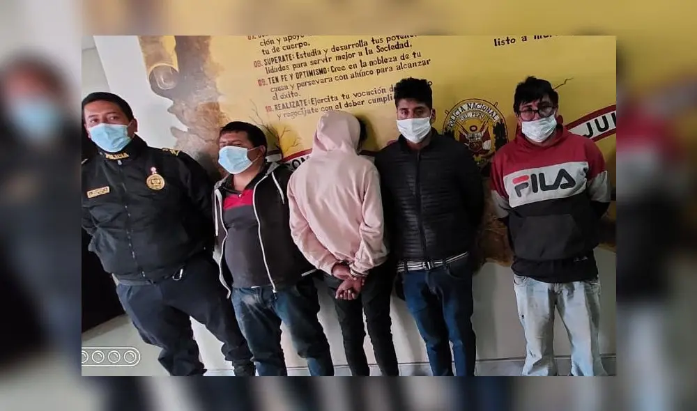 Los facinerosos fueron atrapados cuando consumían bebidas alcohólicas. Foto: PNP