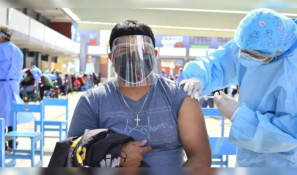 El último sábado vacunaron a los adultos mayores de 40 años. Foto: Diresa Tacna