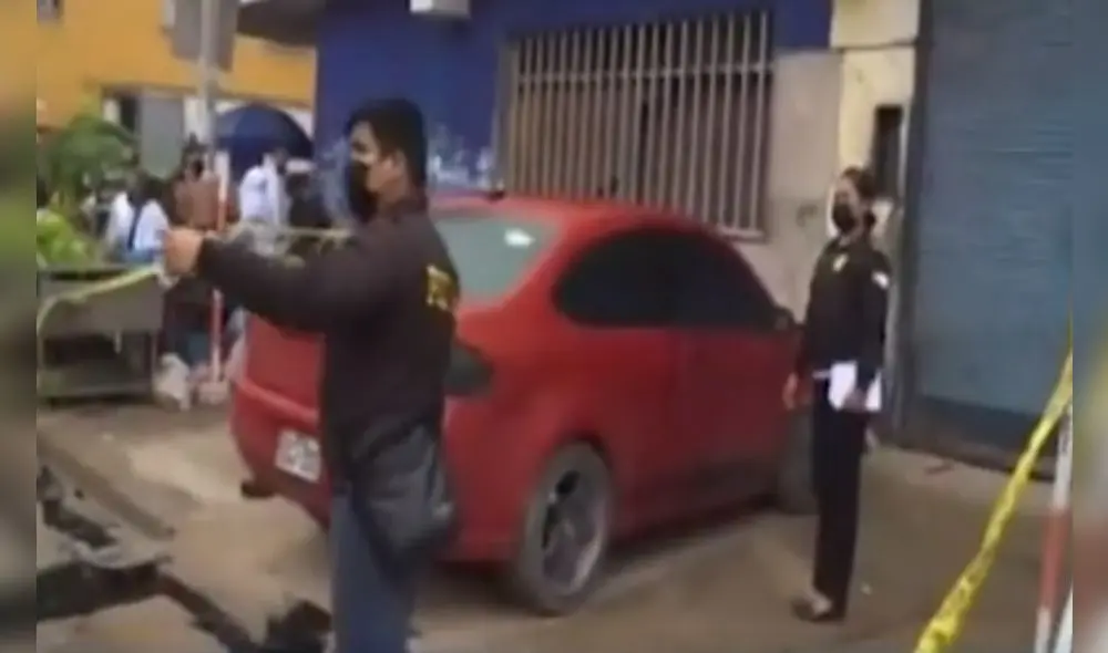 El vehículo no presenta impacto de bala y fue retirado del lugar por una grúa. Foto: captura de Canal N El vehículo no presenta impacto de bala y fue retirado del lugar por una grúa. Foto: captura de Canal N