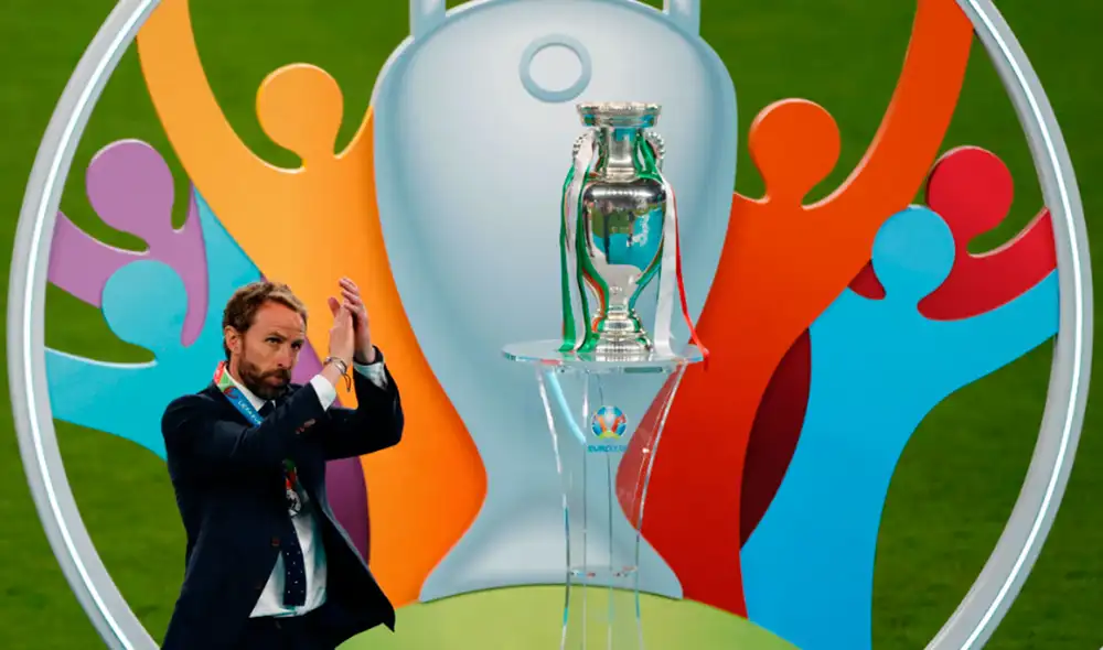 Gareth Southgate aplaudiendo tras recibir la medalla de plata de la Eurocopa 2021. Foto: AFP Gareth Southgate aplaudiendo tras recibir la medalla de plata de la Eurocopa 2021. Foto: AFP