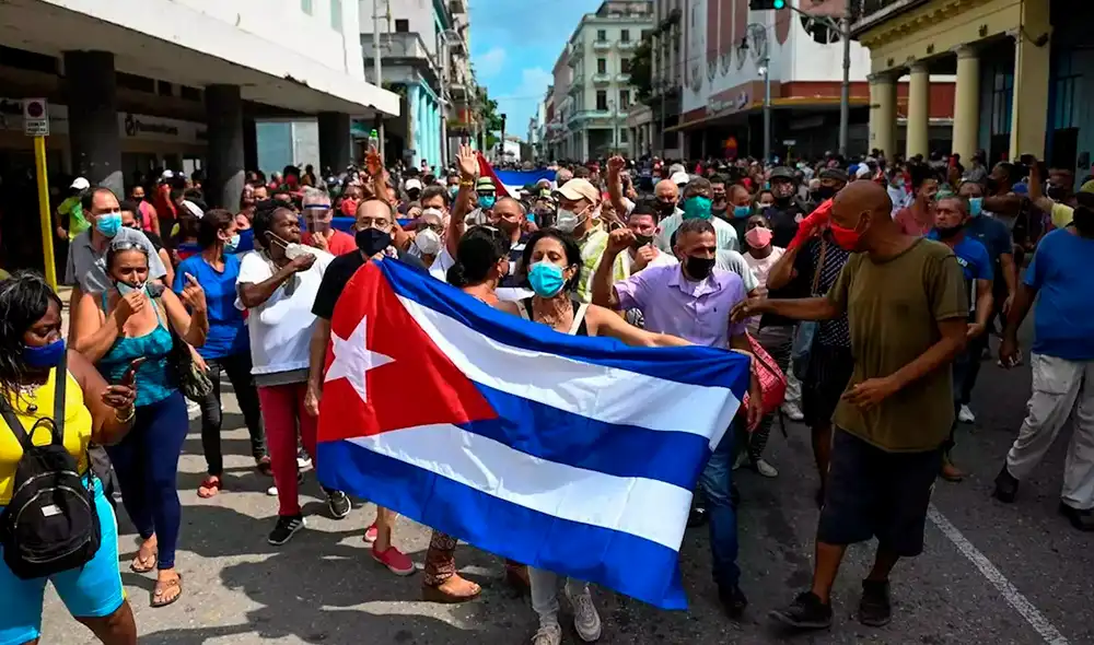 Las protestas antigubernamentales comenzaron de forma espontánea por la mañana, un hecho poco habitual en un país gobernado por el Partido Comunista. Foto: AFP Las protestas antigubernamentales comenzaron de forma espontánea por la mañana, un hecho poco habitual en un país gobernado por el Partido Comunista. Foto: AFP