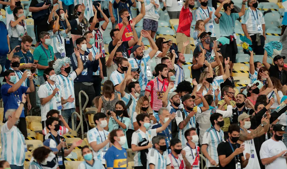 Conmebol destinó 4.400 entradas para ser repartidas entre los hinchas de Argentina y Brasil. Foto: EFE Conmebol destinó 4.400 entradas para ser repartidas entre los hinchas de Argentina y Brasil. Foto: EFE