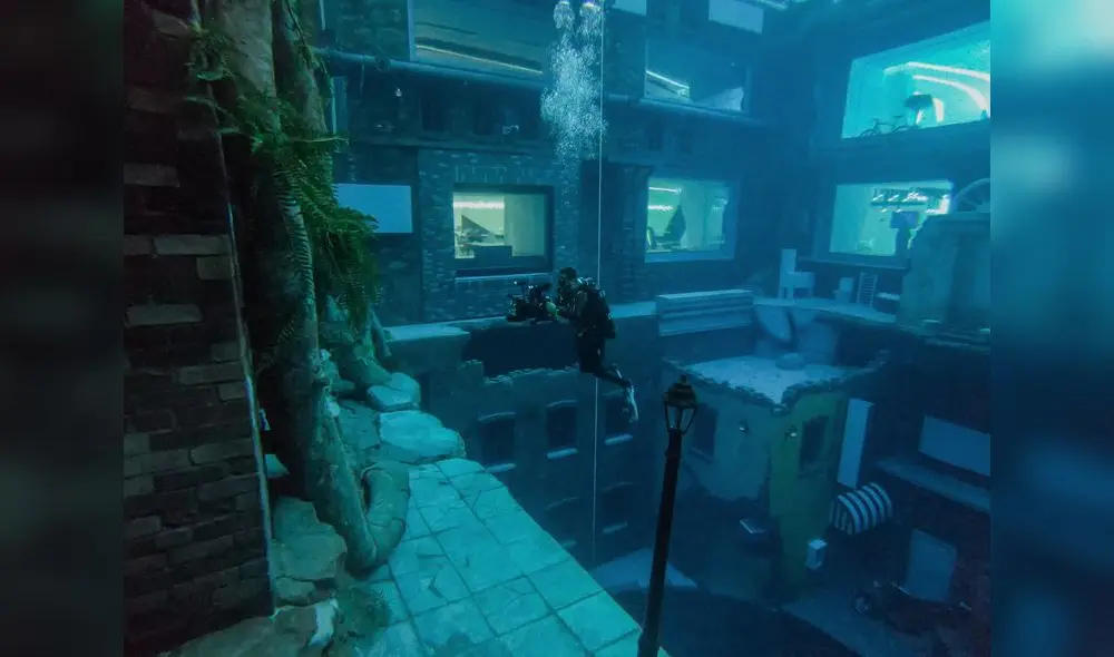 El atractivo turístico contiene un volumen de agua equivalente a seis piscinas olímpicas. Foto: Giuseppe Cacace/AFP El atractivo turístico contiene un volumen de agua equivalente a seis piscinas olímpicas. Foto: Giuseppe Cacace/AFP