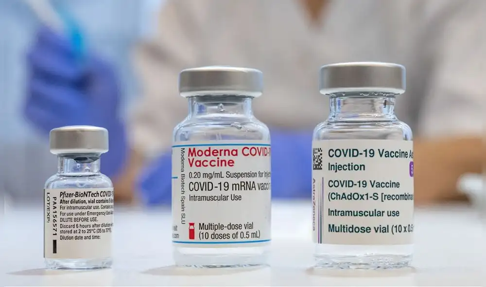 Dosis de las vacunas de Pfizer-BioNTech, Moderna y AstraZeneca. Foto: EFE Dosis de las vacunas de Pfizer-BioNTech, Moderna y AstraZeneca. Foto: EFE