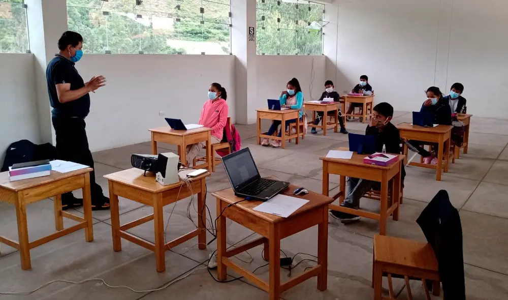 Seis regiones ya han vacunado a más del 60% de maestros del ámbito rural. Foto: Minedu Seis regiones ya han vacunado a más del 60% de maestros del ámbito rural. Foto: Minedu