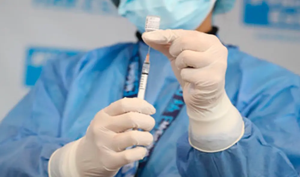 El Minsa invocó a la población a inmunizarse contra el coronavirus. Foto: EsSalud El Minsa invocó a la población a inmunizarse contra el coronavirus. Foto: EsSalud