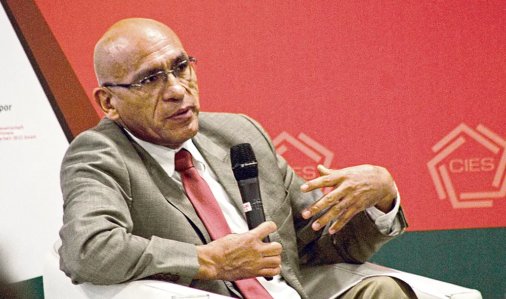 Waldo Mendoza. Dejará a la próxima administración un borrador de presupuesto público, así como sugerencias en materia tributaria y de inversión pública. Foto: Virgilio Grajeda / La República