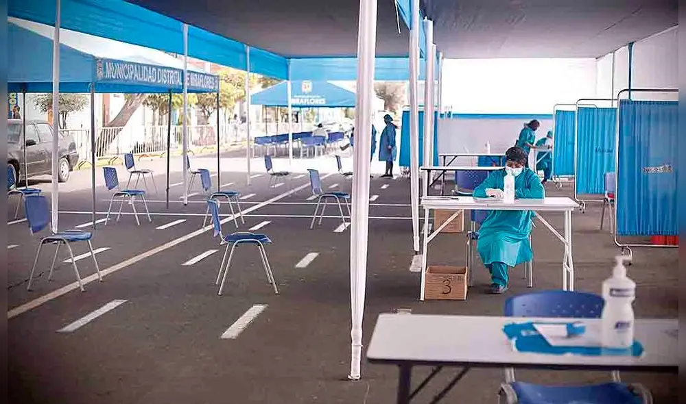 Vacunatorios vacíos. Muchos ciudadanos se resisten a vacunarse, temen equivocadamente que les introducirán un chip. Foto: Oswald Charca