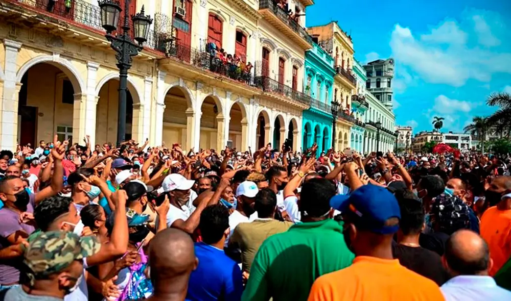 La directora de la OPS remarcó que Cuba ha experimentado “oleadas de protestas” que atribuyó “en parte a los impactos de esta pandemia”. Foto: AFP