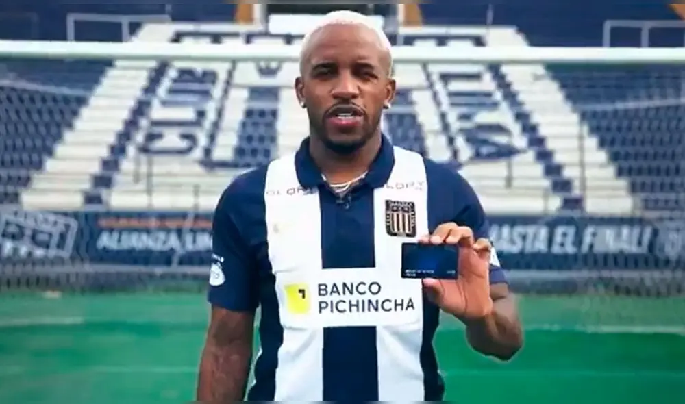 Jefferson Farfán invita a los hinchas blanquiazules a convertirse en íntimos. Foto: Twitter/Alianza Lima