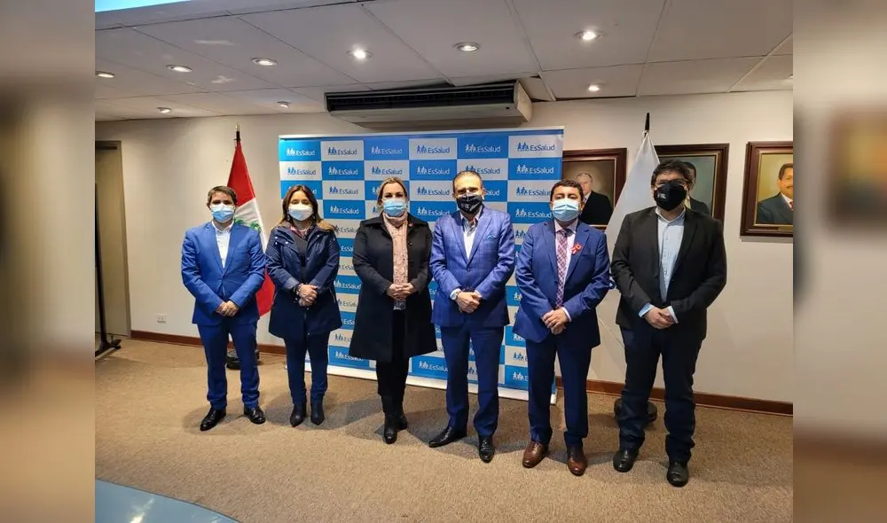 Fiorella Molinelli y Manuel Llempén abordaron transferencia de terreno. Foto: GRLL