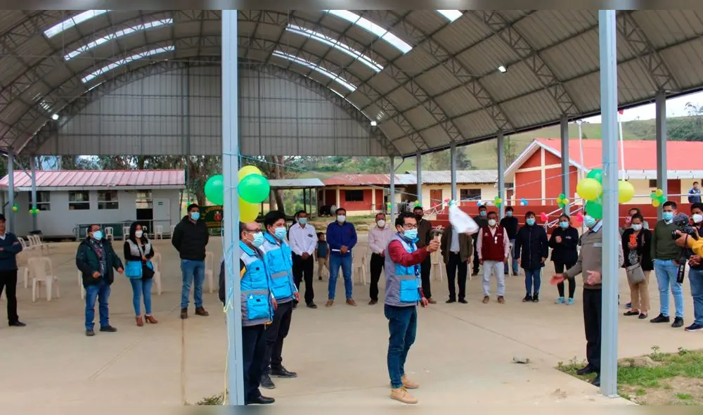 Entregan obra de remodelación de la losa deportiva del colegio Antenor Orrego de Pacopampa (Querocoto-Chota). Foto: Gerencia Sub Regional de Chota. Entregan obra de remodelación de la losa deportiva del colegio Antenor Orrego de Pacopampa (Querocoto-Chota). Foto: Gerencia Sub Regional de Chota.