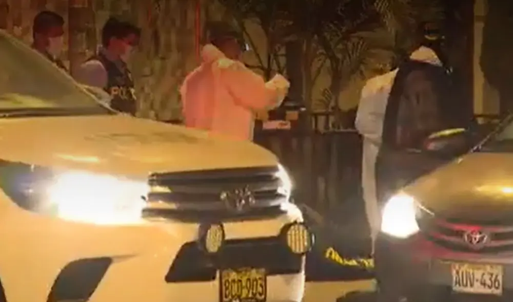 Cuatro sujetos, a bordo de dos motos lineales, habrían interceptado a las víctimas y arremetieron disparos contra ellos. Foto: captura de América TV Cuatro sujetos, a bordo de dos motos lineales, habrían interceptado a las víctimas y arremetieron disparos contra ellos. Foto: captura de América TV