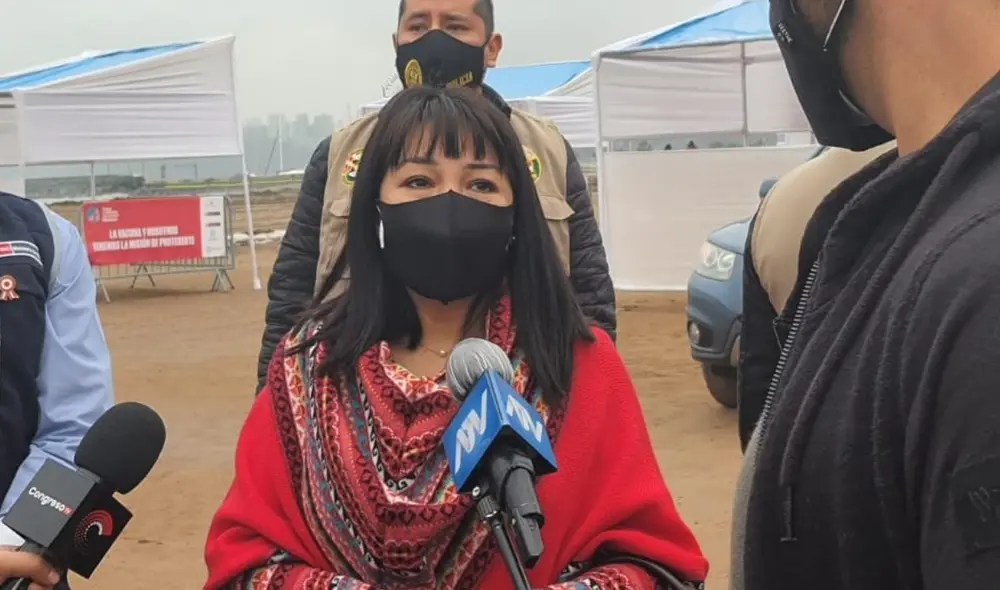 Mirtha Vásquez juramentó como primera ministra el pasado 6 de octubre. Foto: Twitter de Mirtha Vásquez Mirtha Vásquez juramentó como primera ministra el pasado 6 de octubre. Foto: Twitter de Mirtha Vásquez