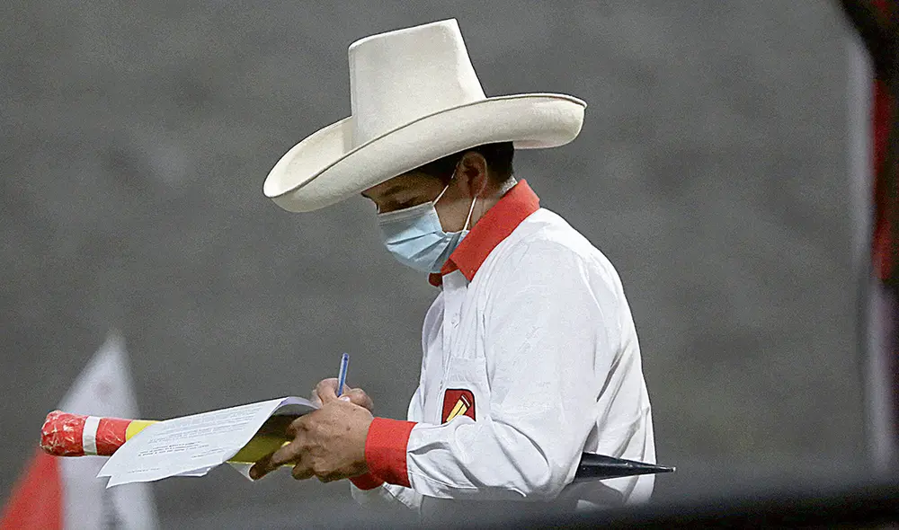 Decisiones. Castillo tiene varios nombres y listas para conformar su gabinete ministerial, mientras espera proclamación del JNE. Foto: John Reyes / La República Decisiones. Castillo tiene varios nombres y listas para conformar su gabinete ministerial, mientras espera proclamación del JNE. Foto: John Reyes / La República