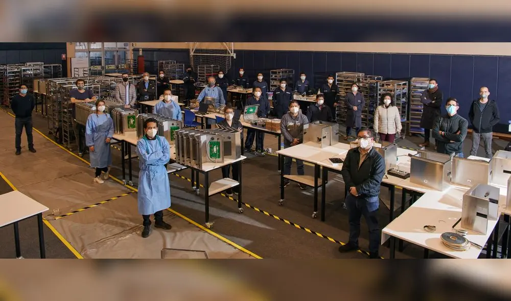 En el momento pico de la fabricación, el equipo llegó a ser numeroso, entre ingenieros, médicos y técnicos. Aquí están en el coliseo deportivo de la PUCP. En el momento pico de la fabricación, el equipo llegó a ser numeroso, entre ingenieros, médicos y técnicos. Aquí están en el coliseo deportivo de la PUCP.