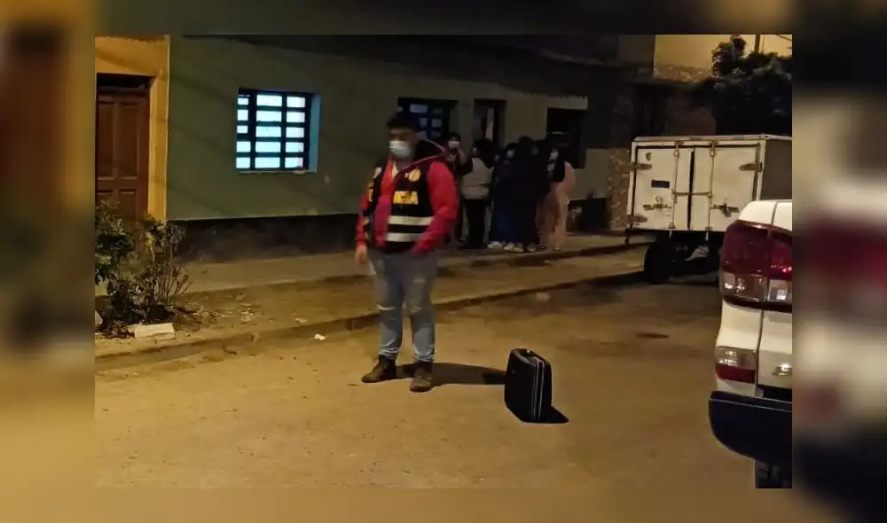 Personal policial de la Sección de Investigación de Homicidios de Trujillo acudieron al lugar. Foto: PNP Personal policial de la Sección de Investigación de Homicidios de Trujillo acudieron al lugar. Foto: PNP