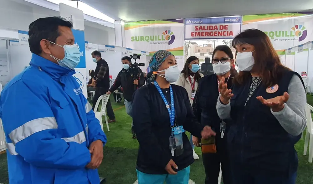Decana del CEP acudió al vacunatorio en el estadio Carlos Moscoso en Surquillo. Foto: Johann Klug/ URPI-LR