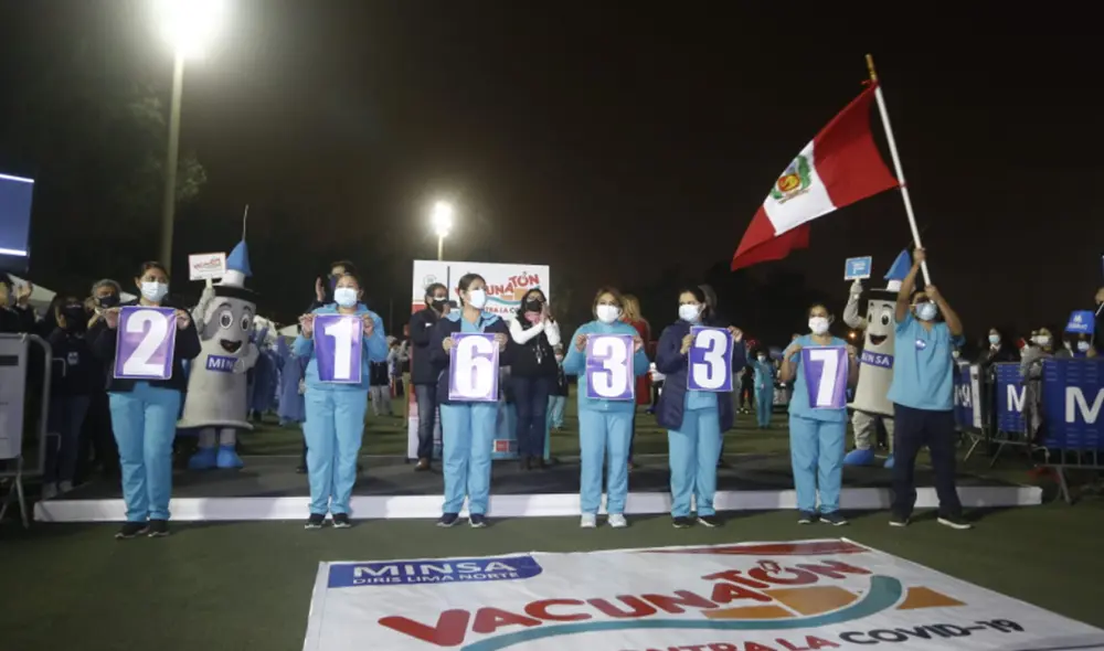 Vacunadoras se mostraron contentas por haber logrado el objetivo. Foto: Marco Cotrina / La República Vacunadoras se mostraron contentas por haber logrado el objetivo. Foto: Marco Cotrina / La República