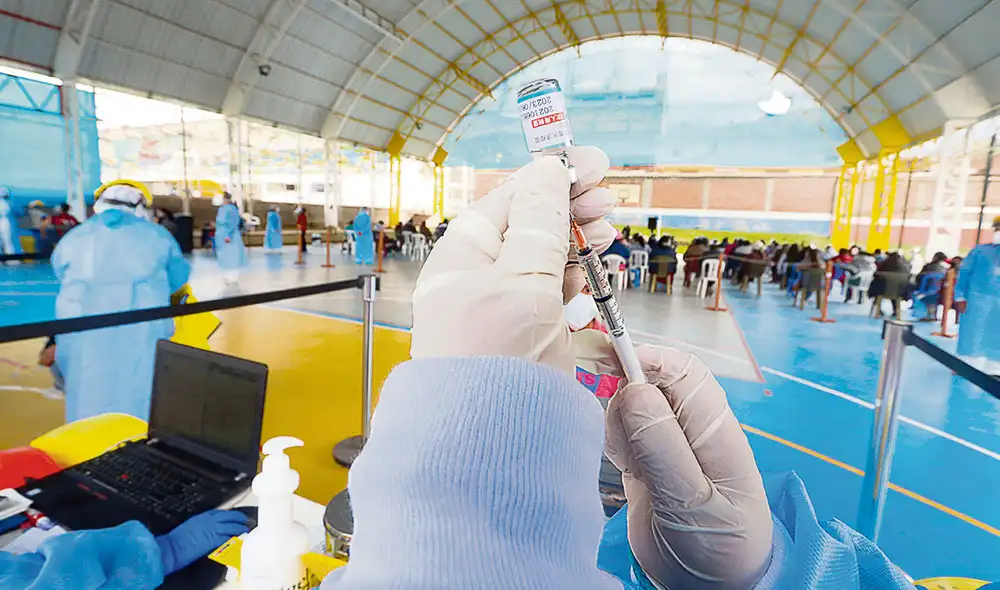 Estrategia. Más de 3 millones de dosis de Sinopharm han llegado a todo el país. En esta última semana hubo resistencia tras la campaña de desinformación. Foto: Geresa Cusco Estrategia. Más de 3 millones de dosis de Sinopharm han llegado a todo el país. En esta última semana hubo resistencia tras la campaña de desinformación. Foto: Geresa Cusco