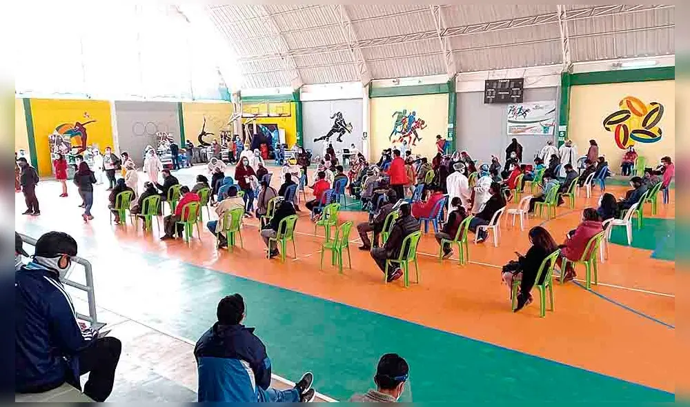 Adultos de 40 a 49 años asistieron masivamente a vacunarse en la región imperial.