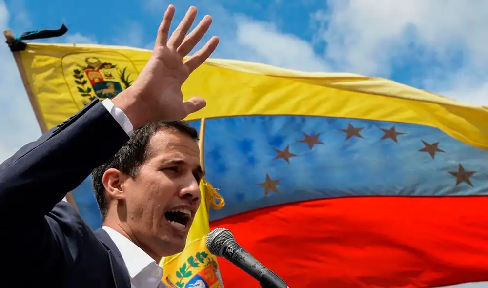 Ambas partes reclaman la autoridad sobre los estimados 1.600 millones de euros en reservas del Estado venezolano. Foto: AFP