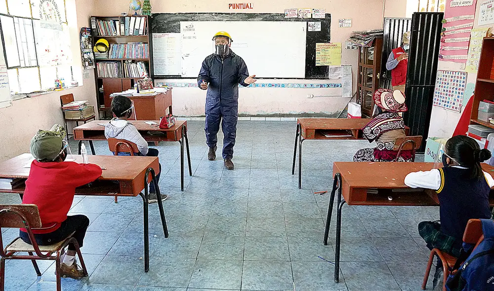 De regreso. Los colegios deben cumplir con el uso de mascarillas y el distanciamiento social. Foto: difusión