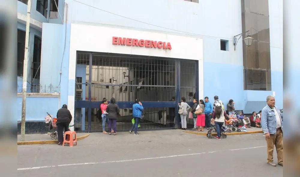 Al Hospital Belén fueron llevadas de emergencia dos personas baleadas. Foto: La República Al Hospital Belén fueron llevadas de emergencia dos personas baleadas. Foto: La República