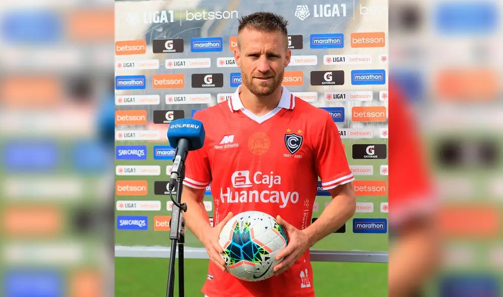 Carando se guardó la pelota con la que hizo tres goles al Sport Boys Foto: Liga 1 Carando se guardó la pelota con la que hizo tres goles al Sport Boys Foto: Liga 1