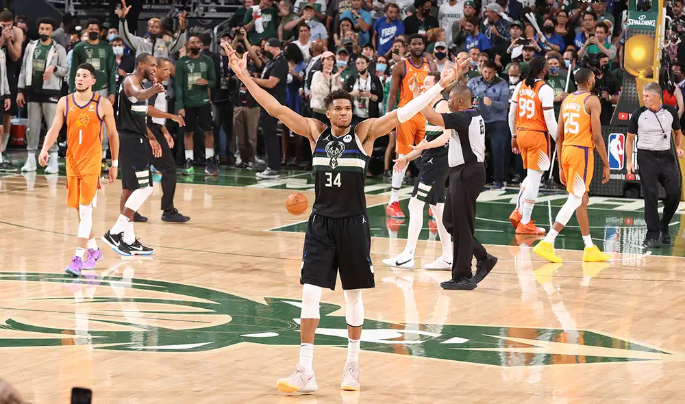 Bucks derrotó a los Suns en el sexto duelo de las Finales de la NBA. Foto: AFP Bucks derrotó a los Suns en el sexto duelo de las Finales de la NBA. Foto: AFP