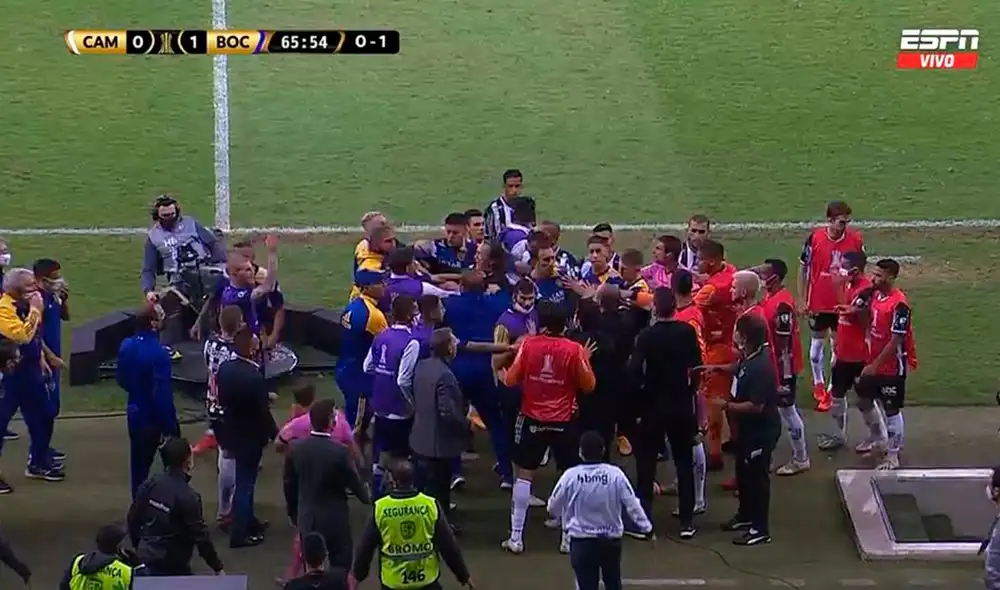 La gresca se inició tras la revisión de un gol xeneixe en el VAR. Foto: Captura ESPN