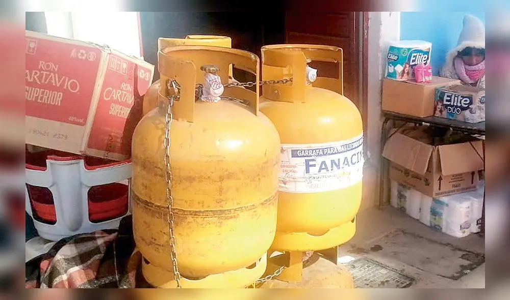 Según la Policía Fiscal, actualmente al altiplano puneño al mes ingresan alrededor de 10 mil balones de gas. Según la Policía Fiscal, actualmente al altiplano puneño al mes ingresan alrededor de 10 mil balones de gas.
