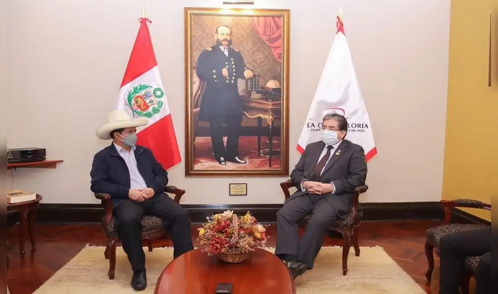 El mandatario electo junto al titular de la institución fiscalizadora, Nelson Shack. Foto: Twitter