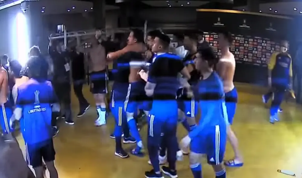 Los futbolistas del Xeneize se enfrentaron con miembros de seguridad del estadio y la policía los intervino. Foto: captura ESPN