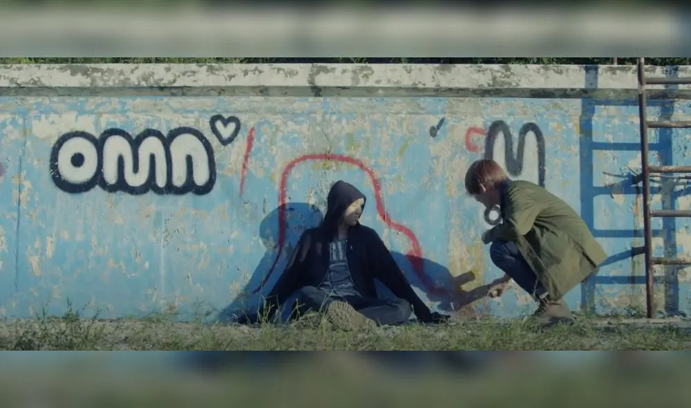 Namjoon y Taehyung de BTS en el video del prólogo "HYYH". Foto: captura de YouTube Namjoon y Taehyung de BTS en el video del prólogo "HYYH". Foto: captura de YouTube