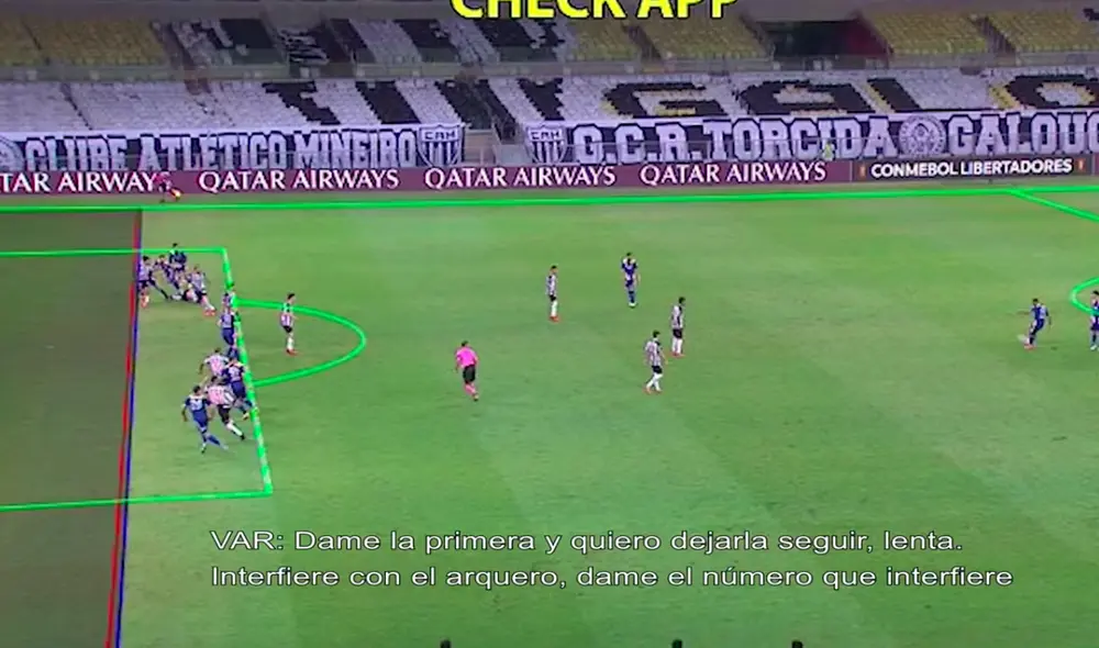 Según los audios del VAR, un jugador de Boca Juniors estaba adelantado e interfirió con la visión del portero de Atlético Mineiro. Foto: Conmebol