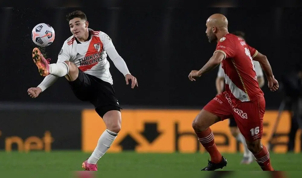 El encuentro de ida entre Argentinos y River fue muy disputado. Foto: EFE