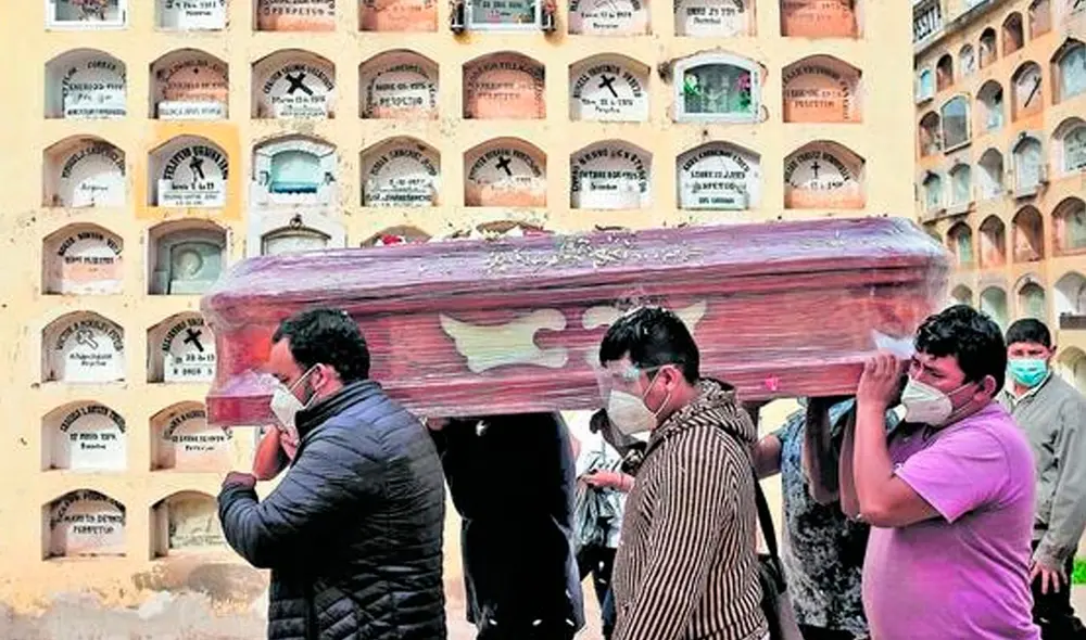 En total, 1,56 millones han sufrido la muerte de al menos uno de sus padres, un abuelo custodio, abuelo conviviente u otro pariente mayor que habitaba con ellos. Foto: AFP