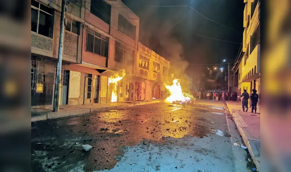Incendios protagonizados por ciudadanos se registraron en Juliaca. Foto: Difusión