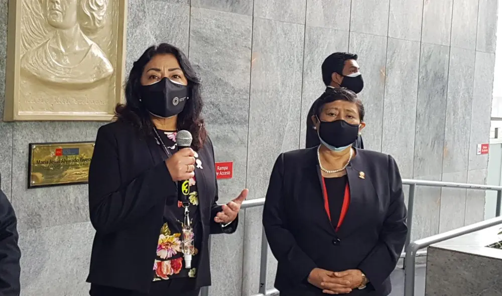 Violeta Bermúdez durante la Condecoración Orden Emérito a las Mujeres Anónimas del Bicentenario. Foto: César Zorrilla/ URPI-GLR Violeta Bermúdez durante la Condecoración Orden Emérito a las Mujeres Anónimas del Bicentenario. Foto: César Zorrilla/ URPI-GLR