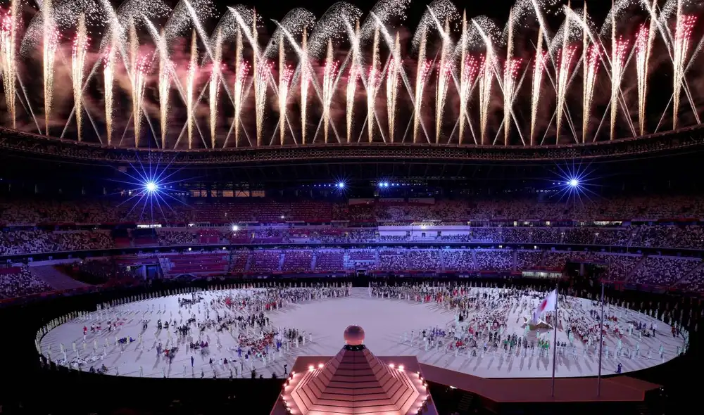Con grandes fuegos artificiales, se dio inicio a la cita olímpica en la ciudad de Tokio. Foto: difusión Con grandes fuegos artificiales, se dio inicio a la cita olímpica en la ciudad de Tokio. Foto: difusión