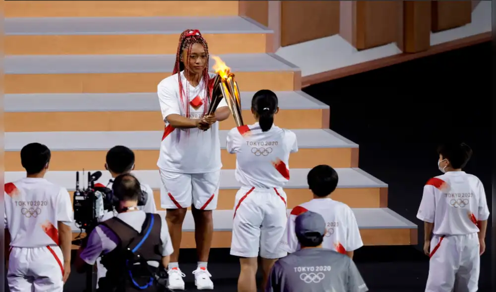 La tenista de 23 años que renunció a su doble nacionalidad, Naomi Osaka, es la encargada de encender la antorcha en los JJOO de Tokio. foto: EFE La tenista de 23 años que renunció a su doble nacionalidad, Naomi Osaka, es la encargada de encender la antorcha en los JJOO de Tokio. foto: EFE