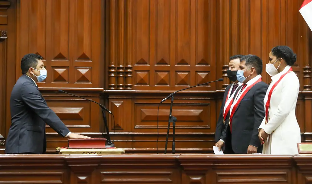 Guillermo Bermejo juró este viernes 23 de julio como congresista por Perú Libre. Foto: Congreso Guillermo Bermejo juró este viernes 23 de julio como congresista por Perú Libre. Foto: Congreso