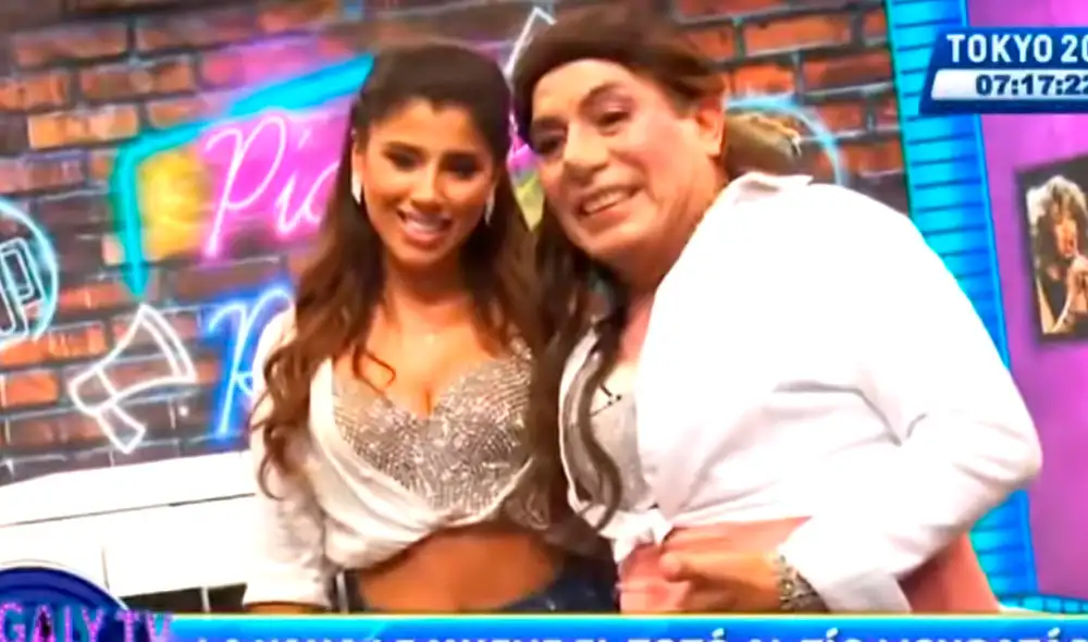 Yahaira Plasencia también se tomó una fotografía junto al líder de JB en ATV. Foto: captura de ATV
