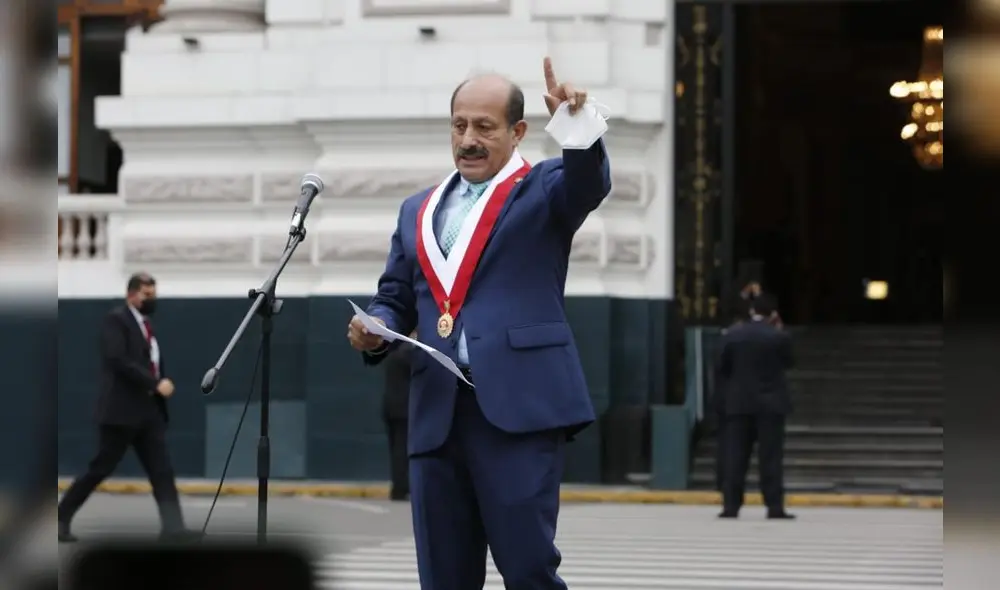 Héctor Valer es congresista no agrupado tras ser separado de Renovación Popular. Foto: Marco Cotrina/La República Héctor Valer es congresista no agrupado tras ser separado de Renovación Popular. Foto: Marco Cotrina/La República