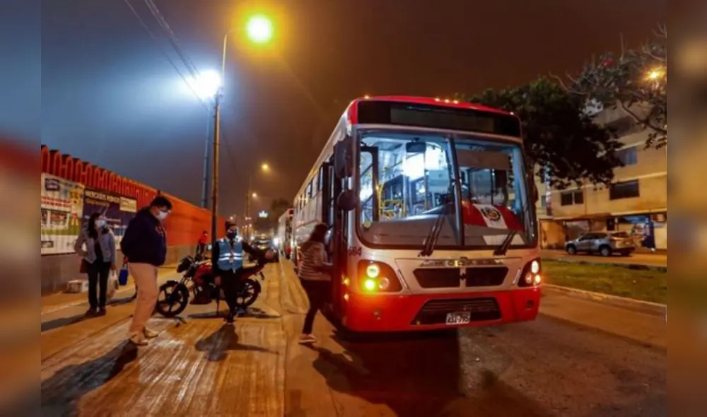 La ATU recuerda que es obligatorio el uso de mascarilla y protector facial para utilizar el transporte público. Foto: ATU