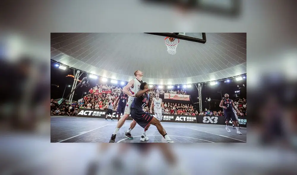 El baloncesto 3x3 es una disciplina que se juega con 3 personas por cada equipo, y una sola canasta. Foto: Marca
