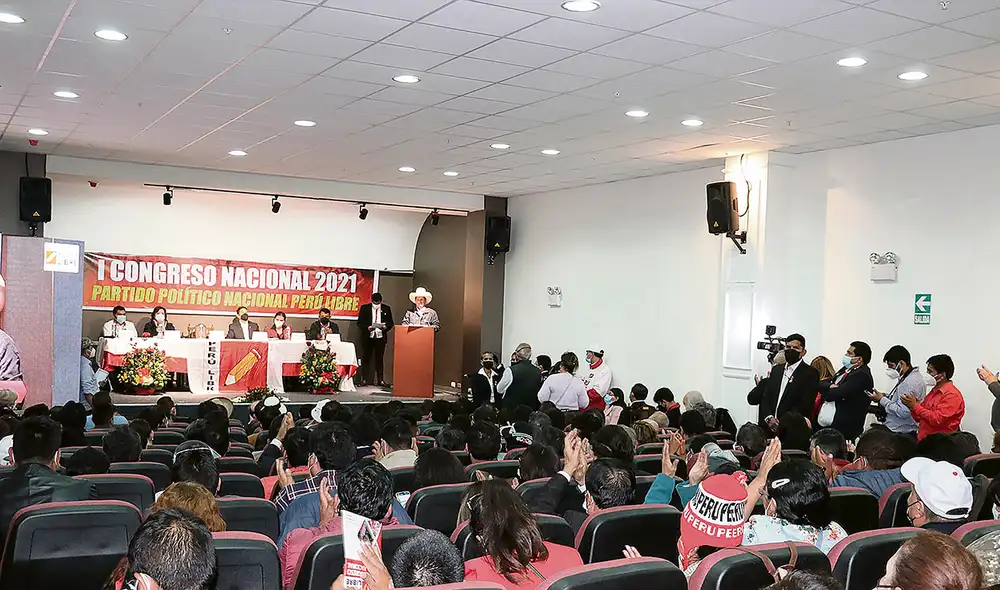 Alocución. Ante dirigentes de Perú Libre, Castillo anunció que su Gobierno responderá más al pueblo y no solo a un partido. Apertura no fue bien tomada por ala dura de la organización política. Foto: difusión Alocución. Ante dirigentes de Perú Libre, Castillo anunció que su Gobierno responderá más al pueblo y no solo a un partido. Apertura no fue bien tomada por ala dura de la organización política. Foto: difusión