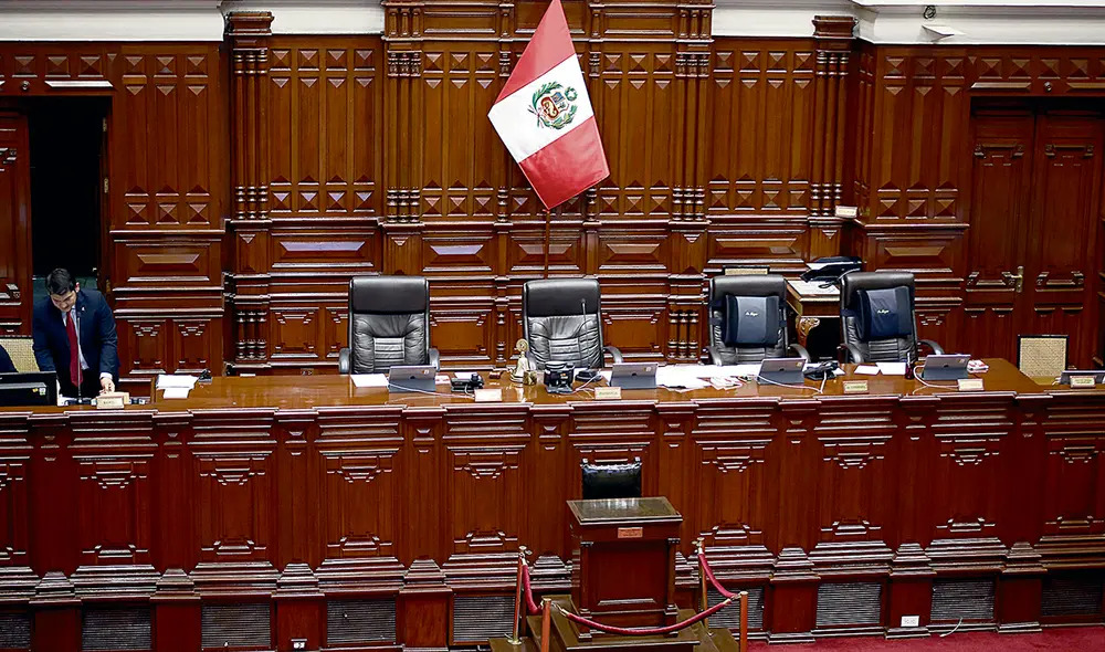 Parlamento. Al cierre de la edición no salía humo blanco en la bancada de Perú Libre en cuanto a la conformación de la Mesa Directiva del Congreso. Foto: La República